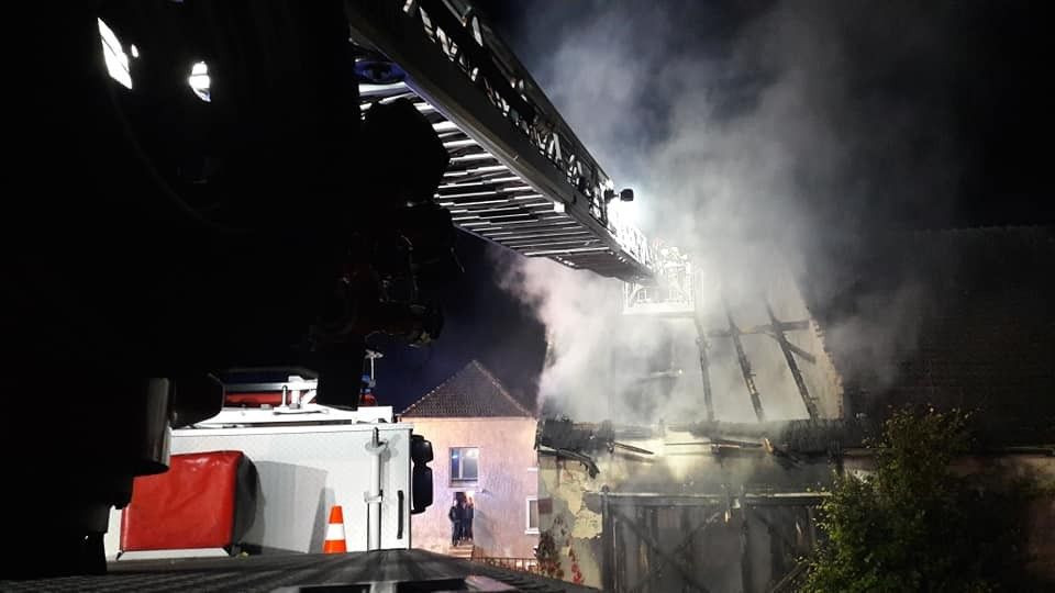 Pożar budynku i auta w Raciborowicach