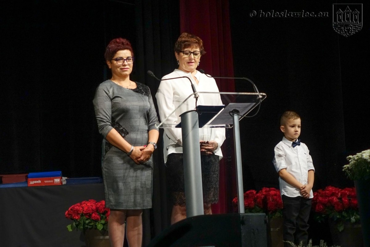 Najlepsi nauczyciele, dyrektorzy i pracownicy miejskich szkół nagrodzeni