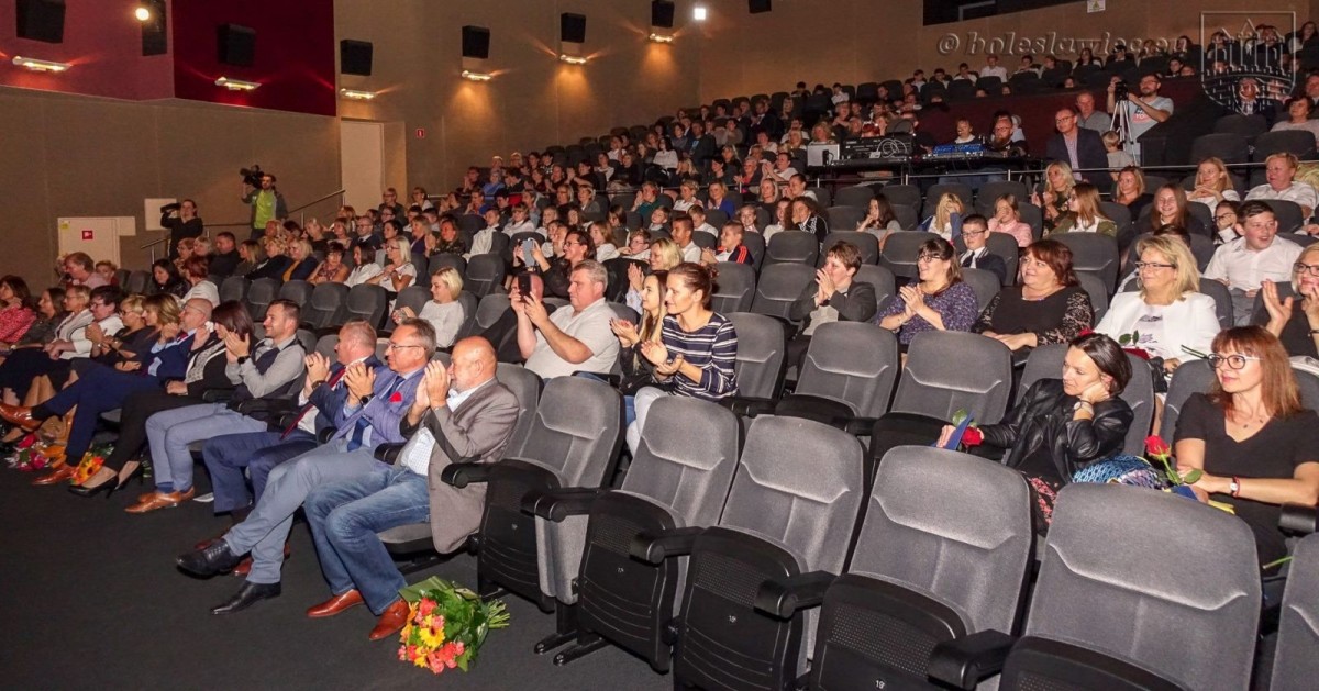 Najlepsi nauczyciele, dyrektorzy i pracownicy miejskich szkół nagrodzeni