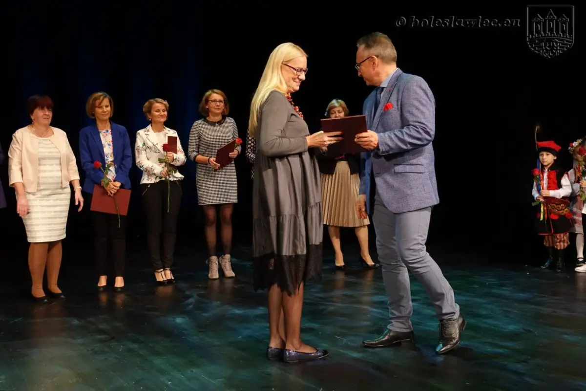 Najlepsi nauczyciele, dyrektorzy i pracownicy miejskich szkół nagrodzeni