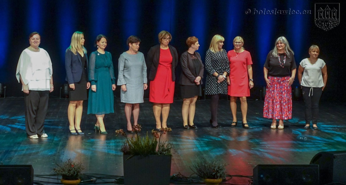 Najlepsi nauczyciele, dyrektorzy i pracownicy miejskich szkół nagrodzeni