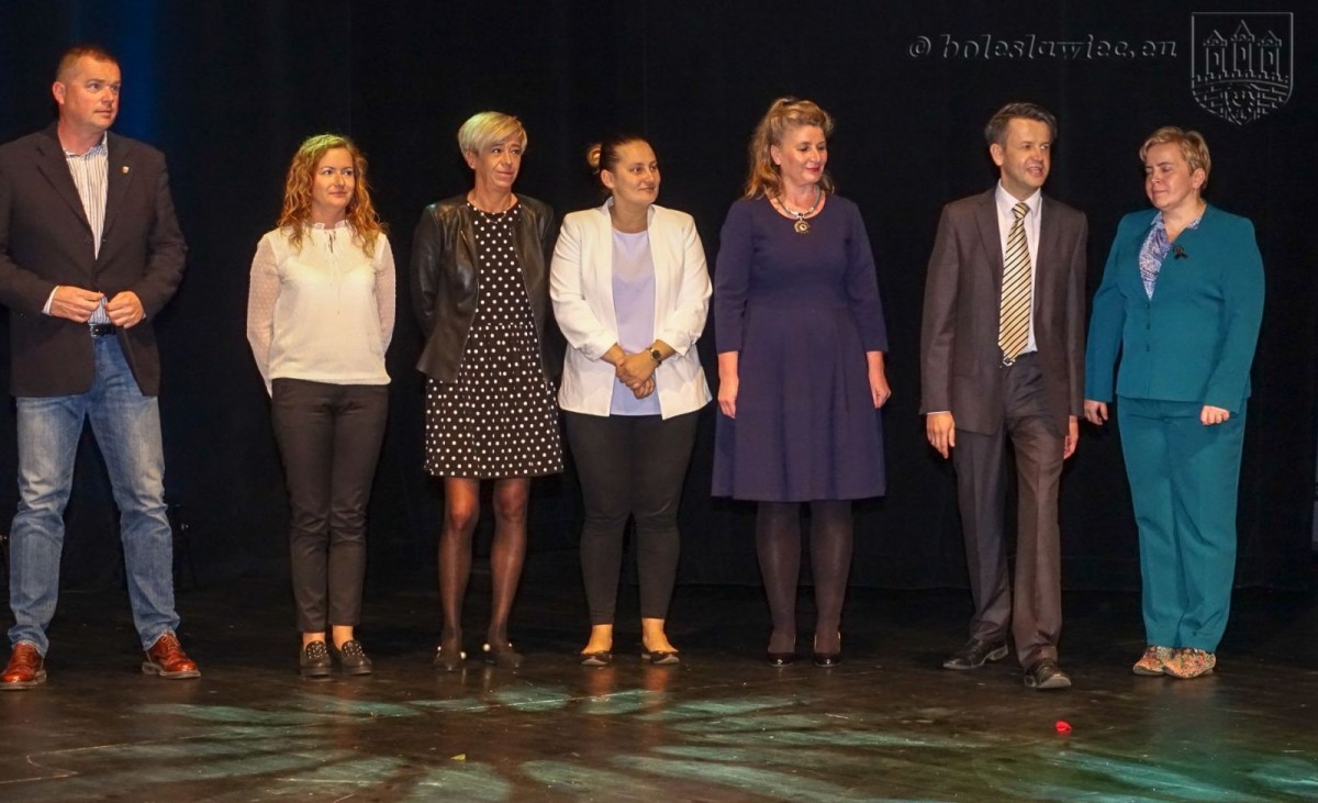 Najlepsi nauczyciele, dyrektorzy i pracownicy miejskich szkół nagrodzeni