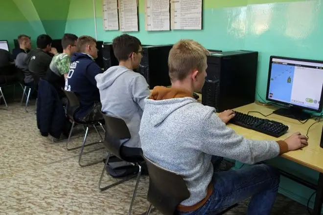 CodeWeek w bolesławieckim „Elektroniku”