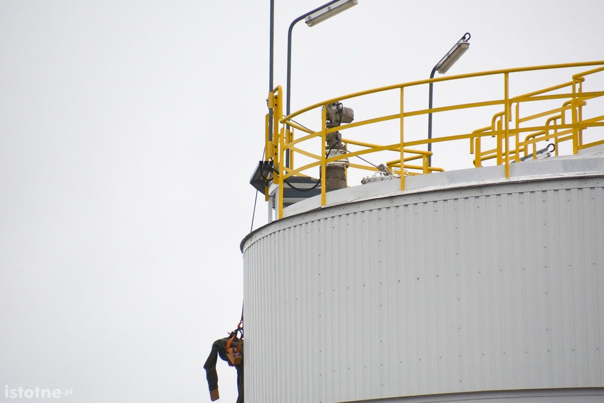 Wybuch na terenie bazy paliw Orlen. Poszkodowanego uratowali strażacy
