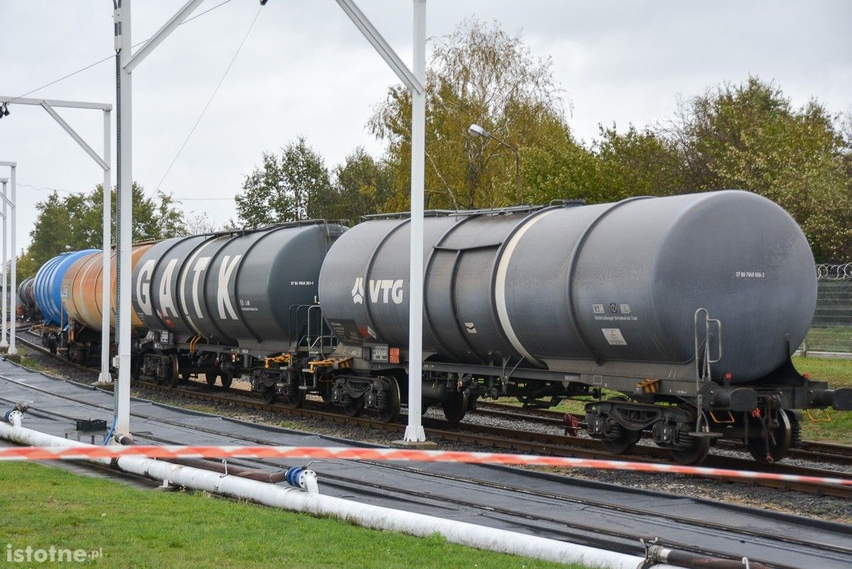 Wybuch na terenie bazy paliw Orlen. Poszkodowanego uratowali strażacy