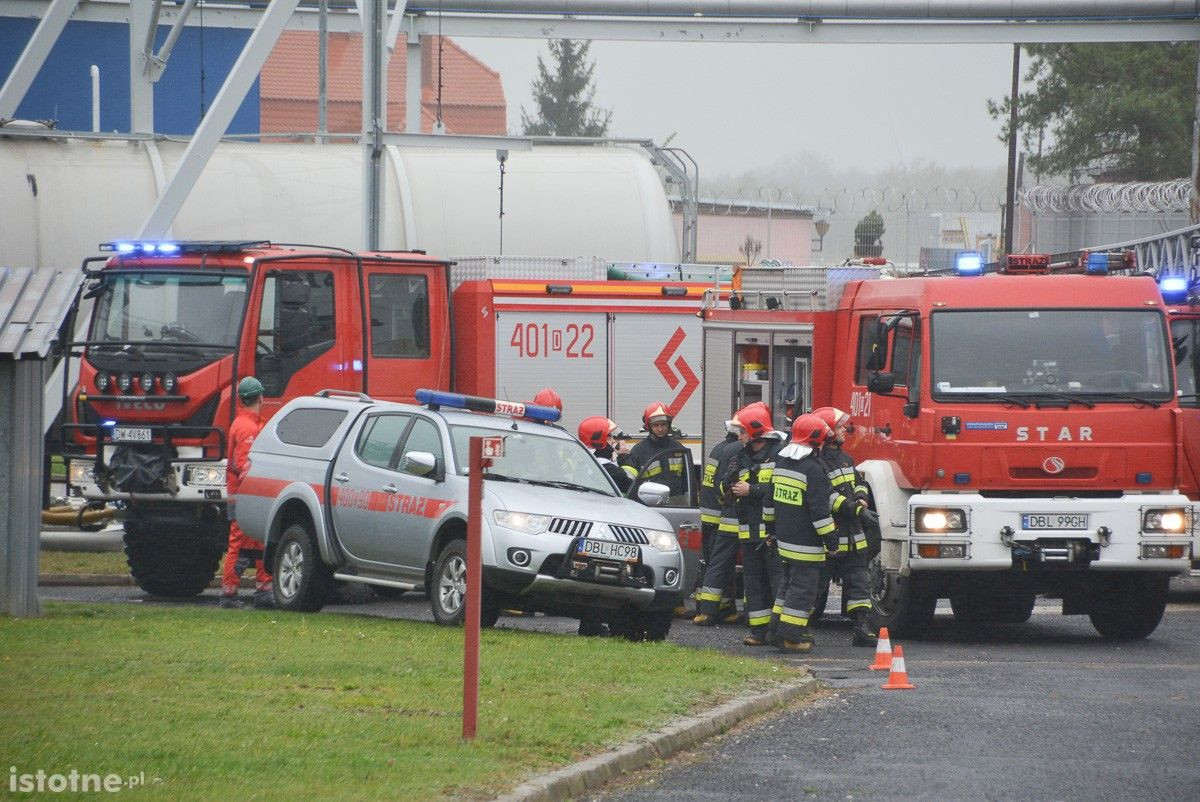 Wybuch na terenie bazy paliw Orlen. Poszkodowanego uratowali strażacy
