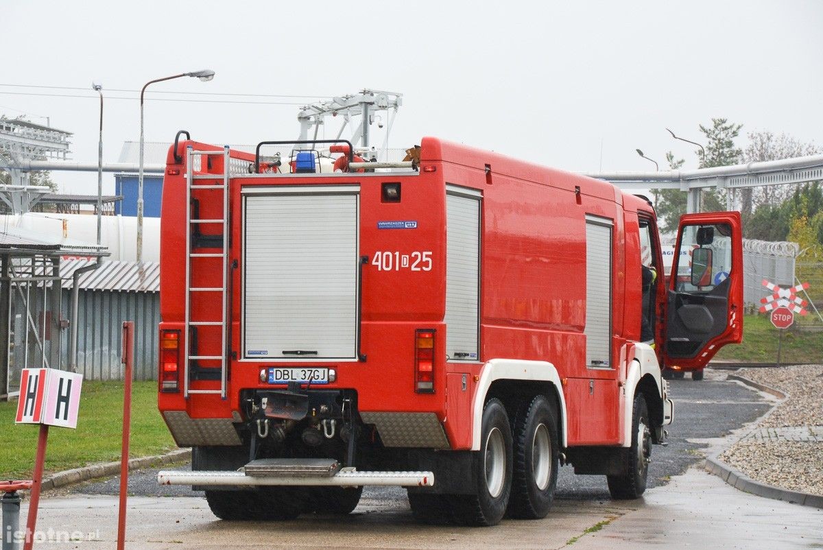 Wybuch na terenie bazy paliw Orlen. Poszkodowanego uratowali strażacy
