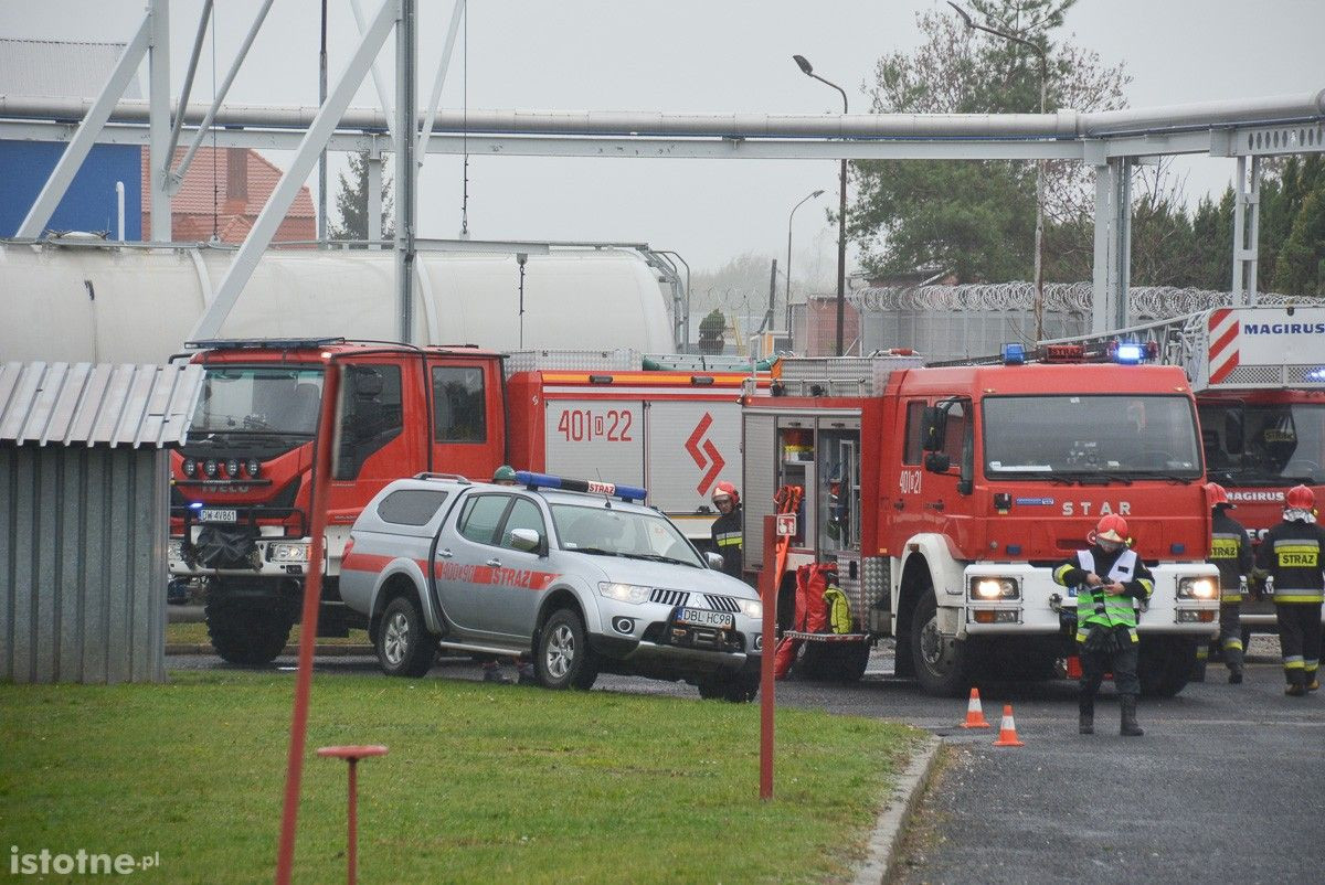 Wybuch na terenie bazy paliw Orlen. Poszkodowanego uratowali strażacy