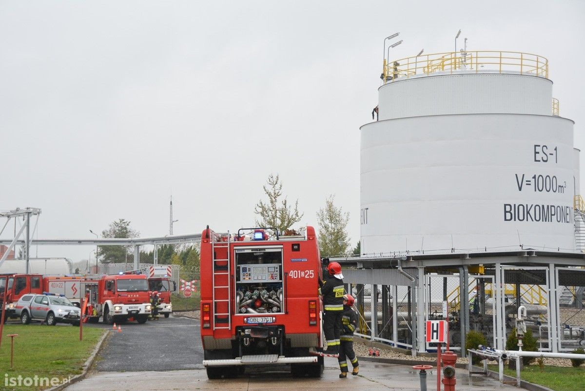 Wybuch na terenie bazy paliw Orlen. Poszkodowanego uratowali strażacy