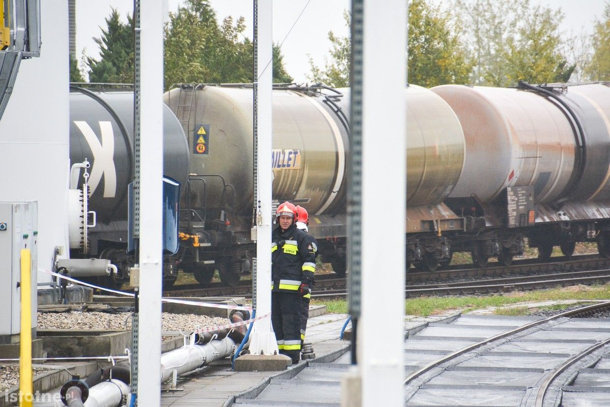 Wybuch na terenie bazy paliw Orlen. Poszkodowanego uratowali strażacy