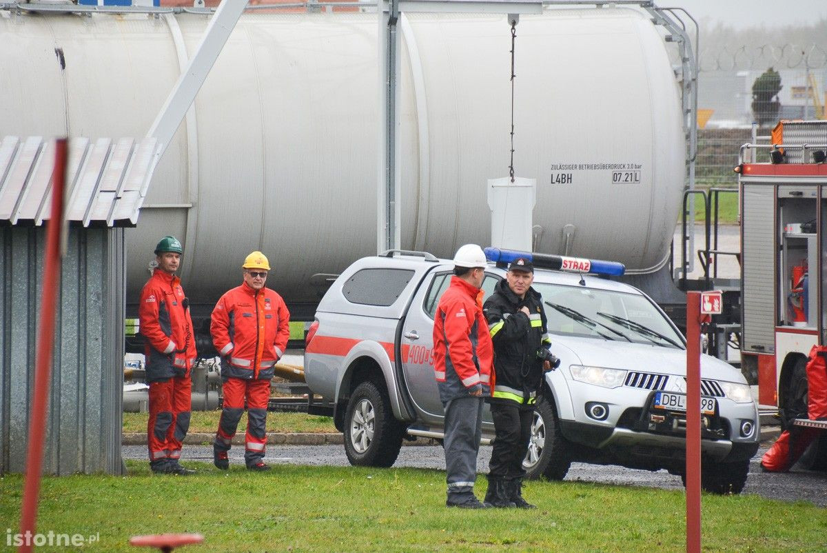 Wybuch na terenie bazy paliw Orlen. Poszkodowanego uratowali strażacy