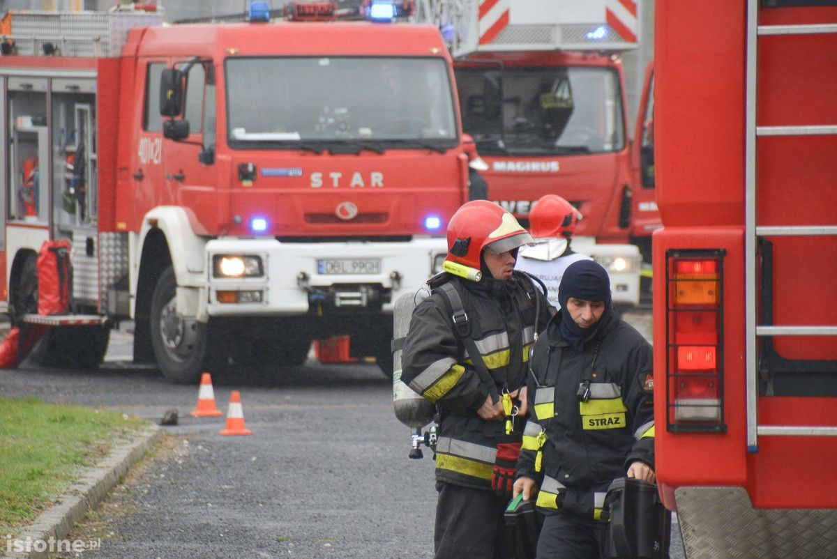 Wybuch na terenie bazy paliw Orlen. Poszkodowanego uratowali strażacy