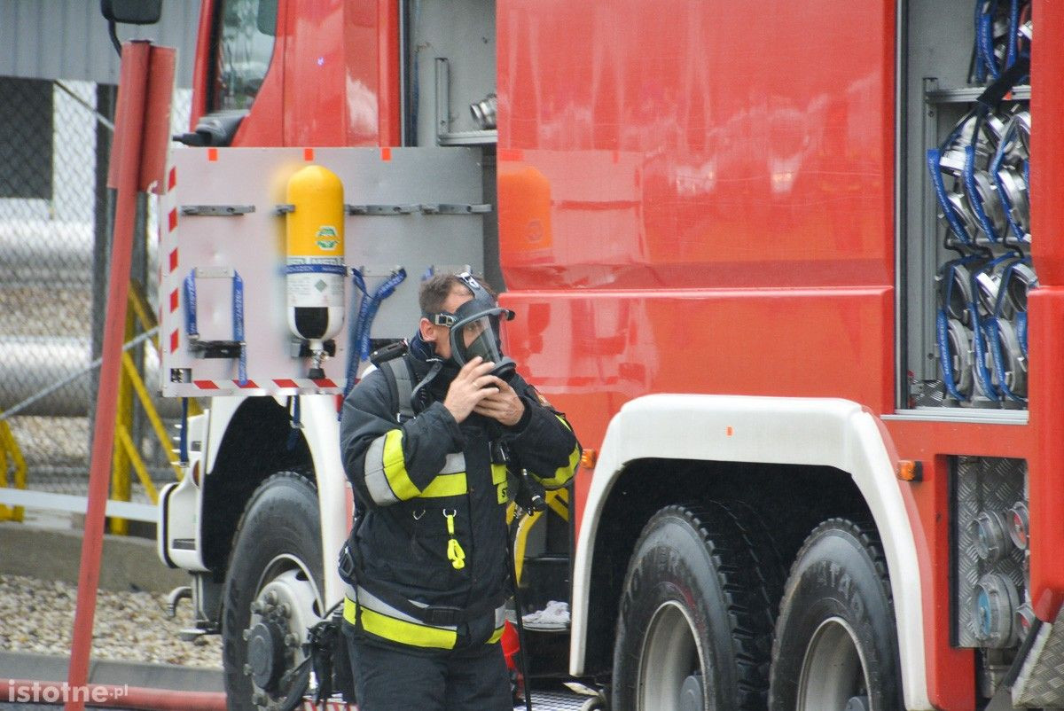 Wybuch na terenie bazy paliw Orlen. Poszkodowanego uratowali strażacy