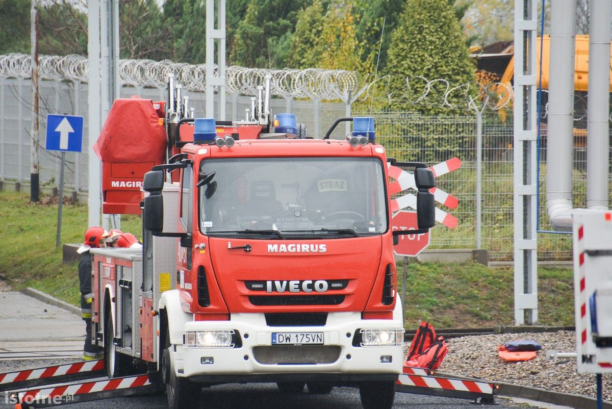 Wybuch na terenie bazy paliw Orlen. Poszkodowanego uratowali strażacy