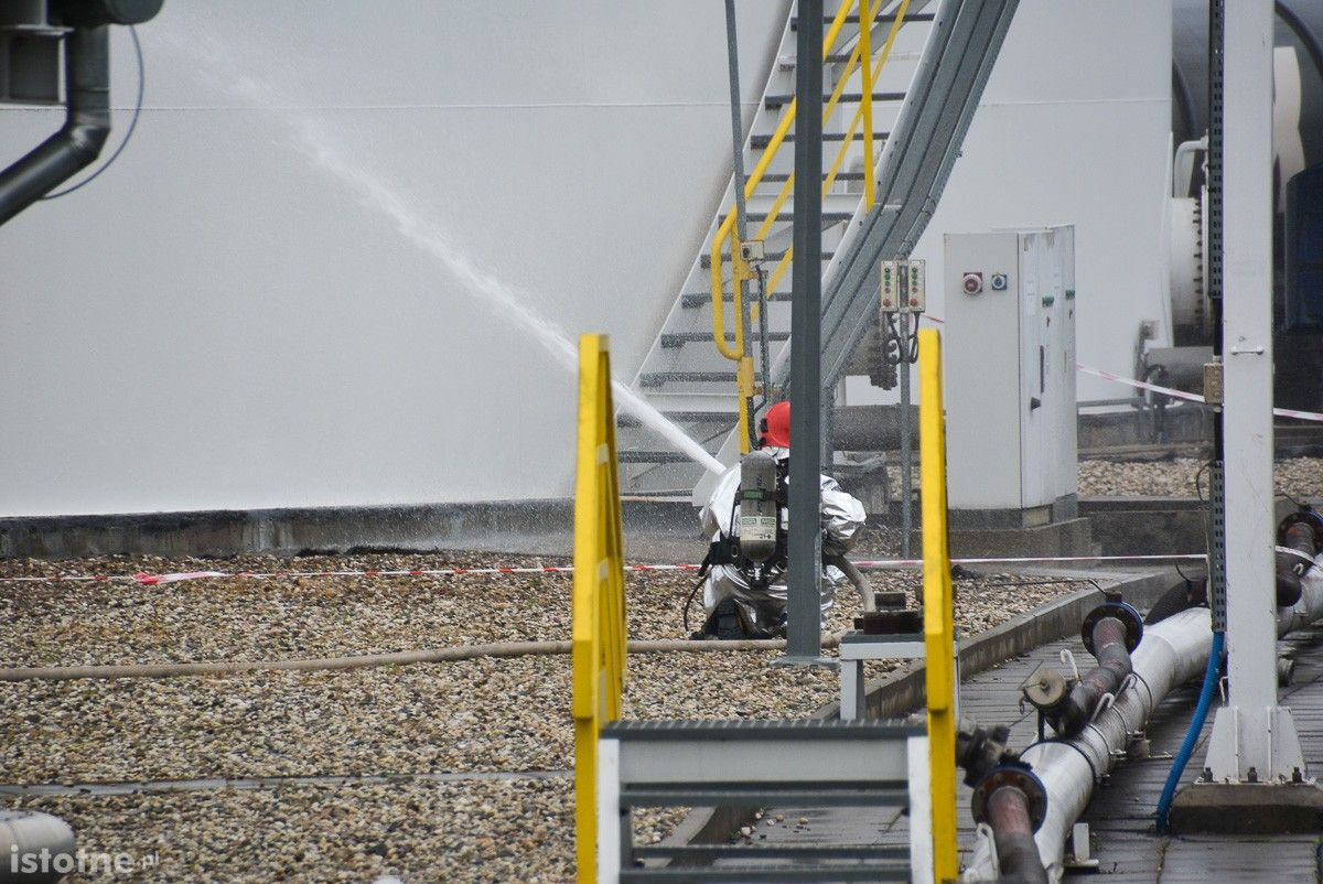 Wybuch na terenie bazy paliw Orlen. Poszkodowanego uratowali strażacy