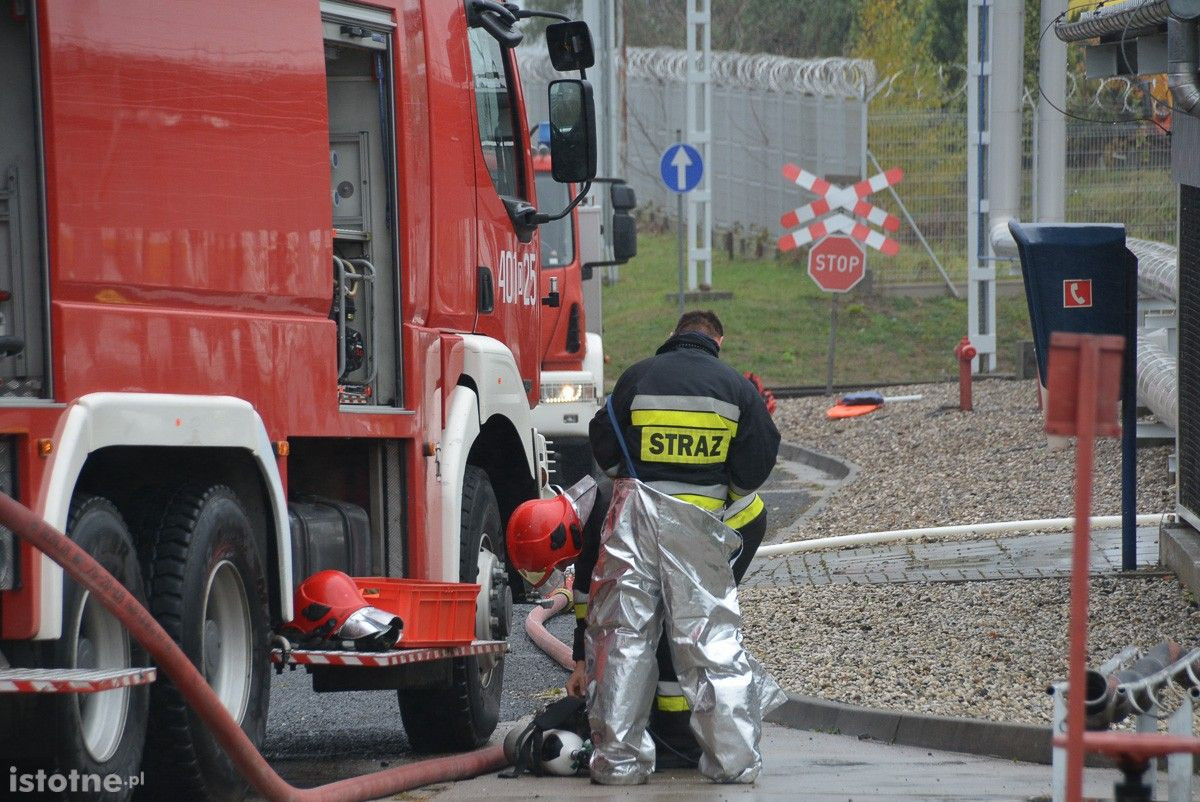 Wybuch na terenie bazy paliw Orlen. Poszkodowanego uratowali strażacy