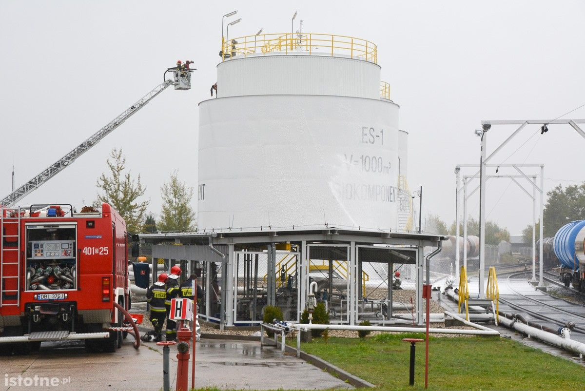 Wybuch na terenie bazy paliw Orlen. Poszkodowanego uratowali strażacy