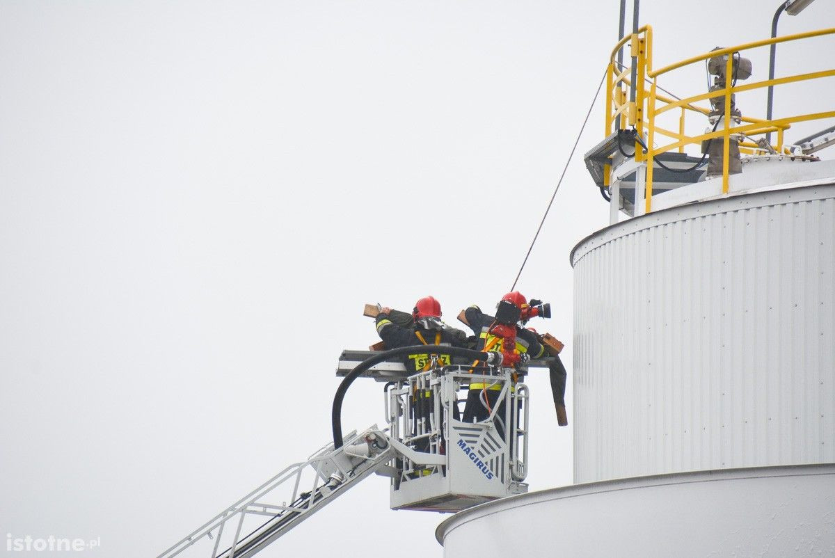 Wybuch na terenie bazy paliw Orlen. Poszkodowanego uratowali strażacy