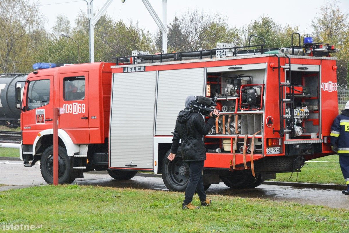 Wybuch na terenie bazy paliw Orlen. Poszkodowanego uratowali strażacy