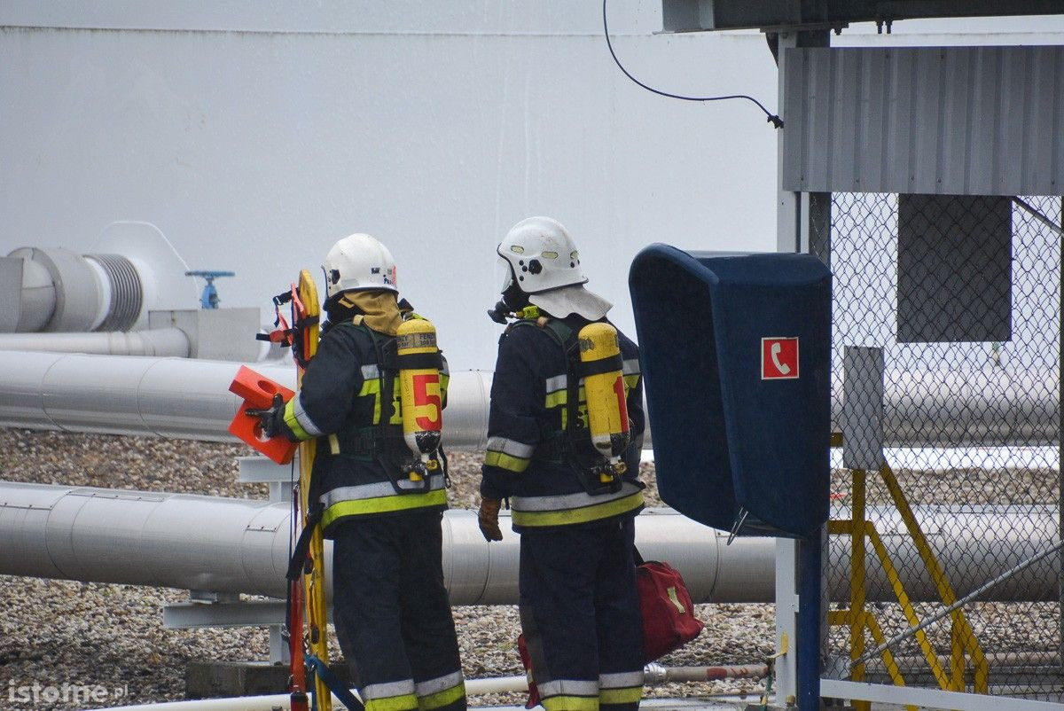 Wybuch na terenie bazy paliw Orlen. Poszkodowanego uratowali strażacy
