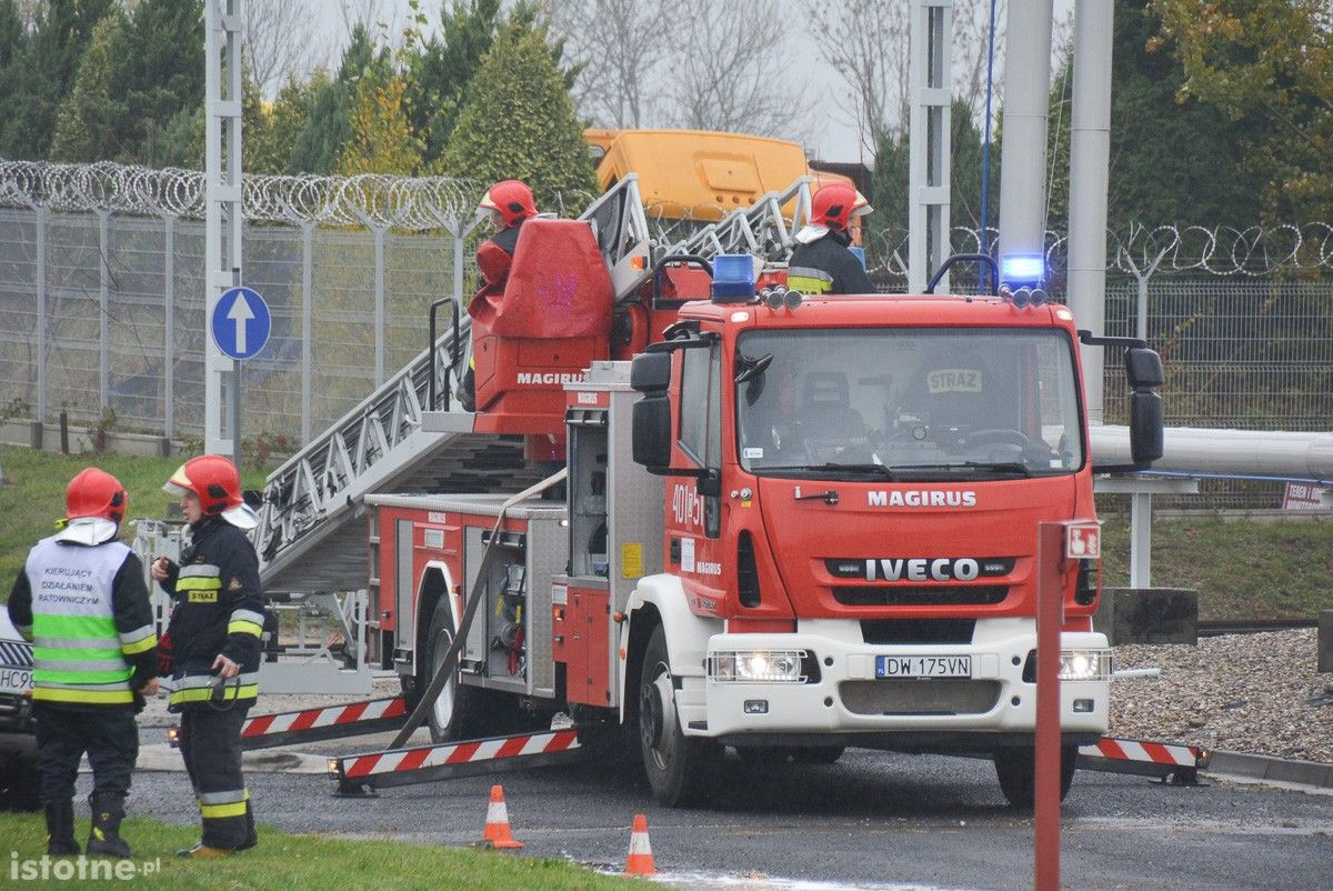 Wybuch na terenie bazy paliw Orlen. Poszkodowanego uratowali strażacy