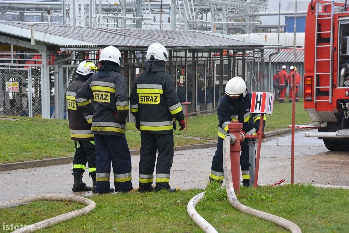 Wybuch na terenie bazy paliw Orlen. Poszkodowanego uratowali strażacy