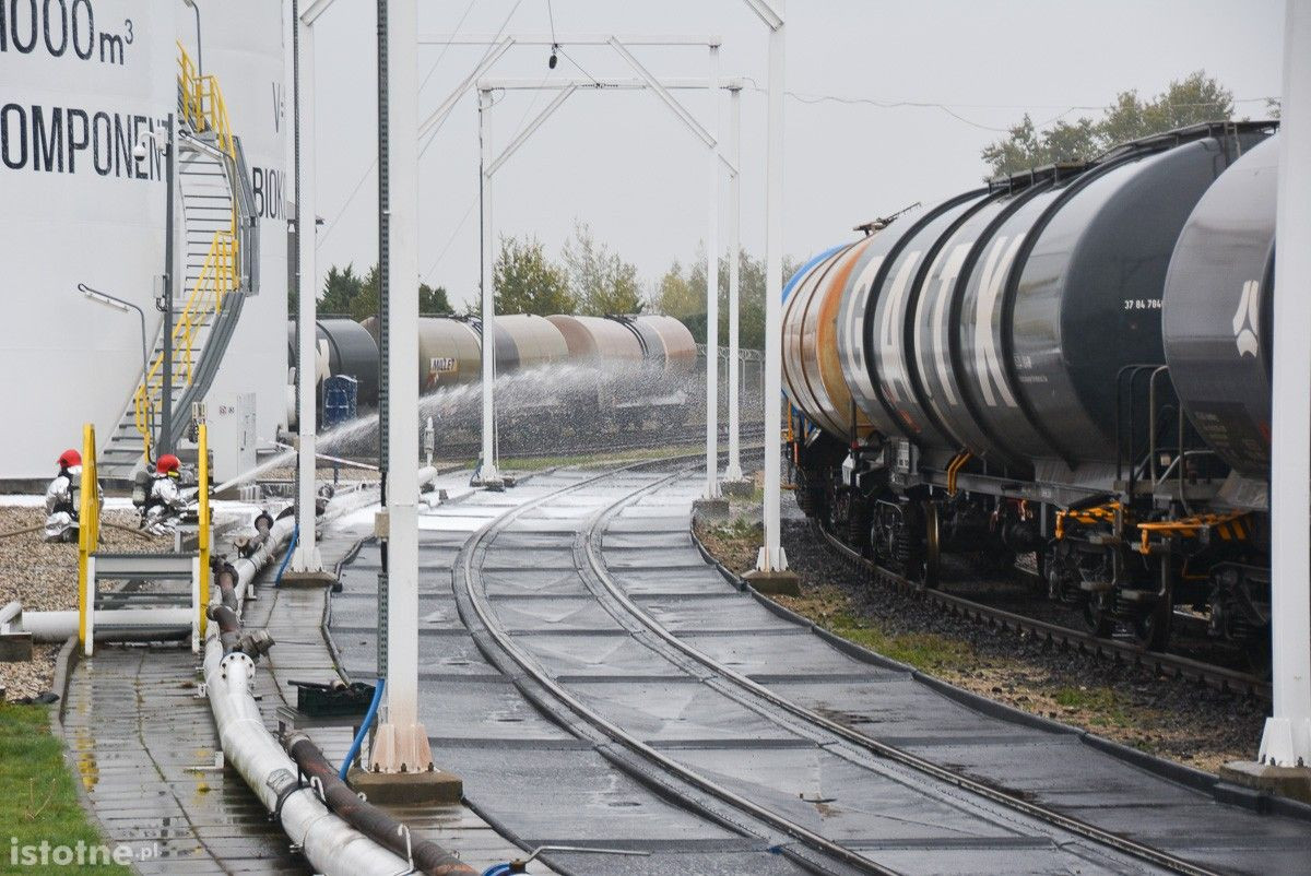 Wybuch na terenie bazy paliw Orlen. Poszkodowanego uratowali strażacy