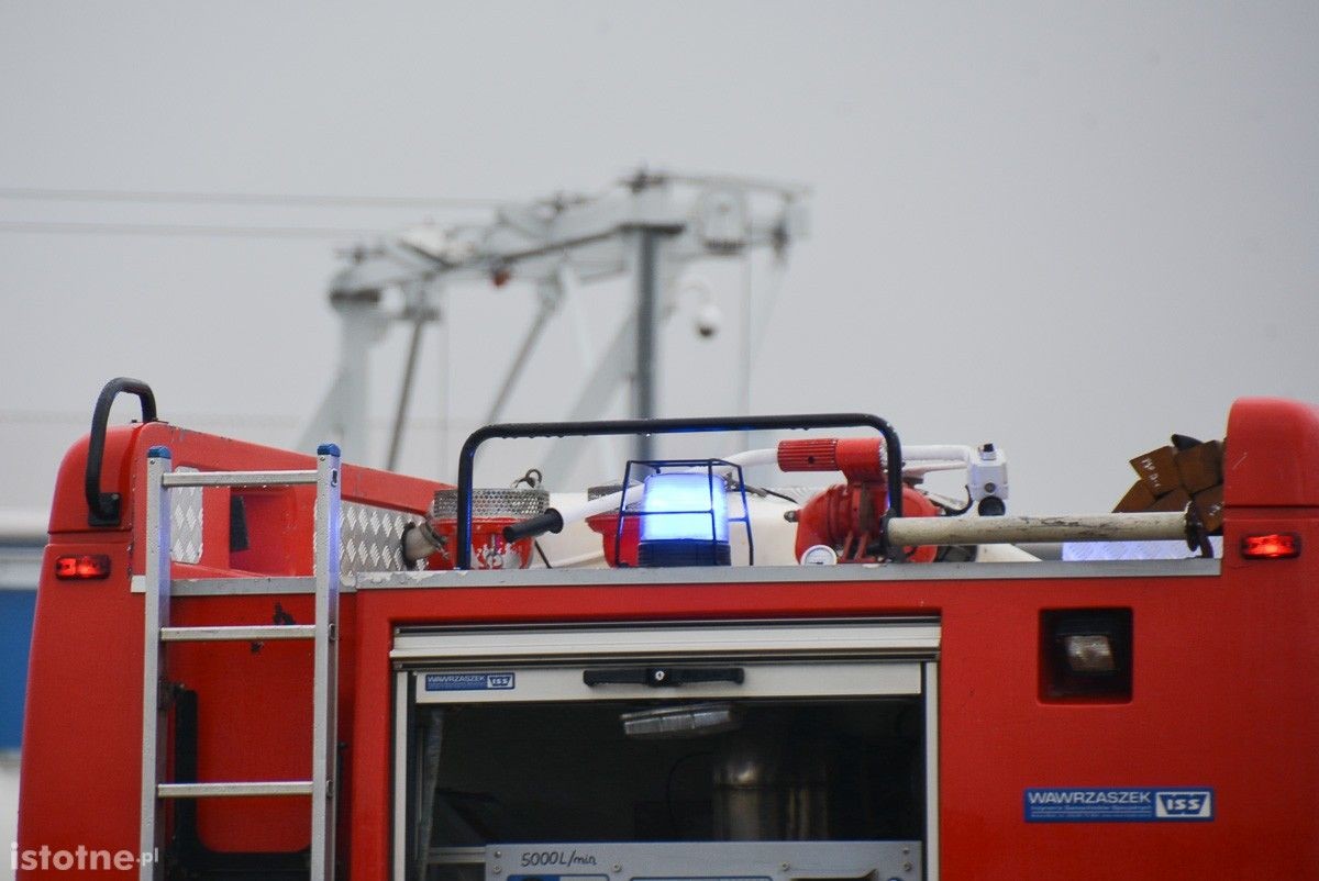 Wybuch na terenie bazy paliw Orlen. Poszkodowanego uratowali strażacy