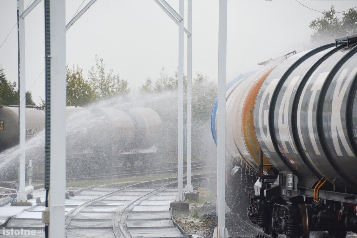 Wybuch na terenie bazy paliw Orlen. Poszkodowanego uratowali strażacy