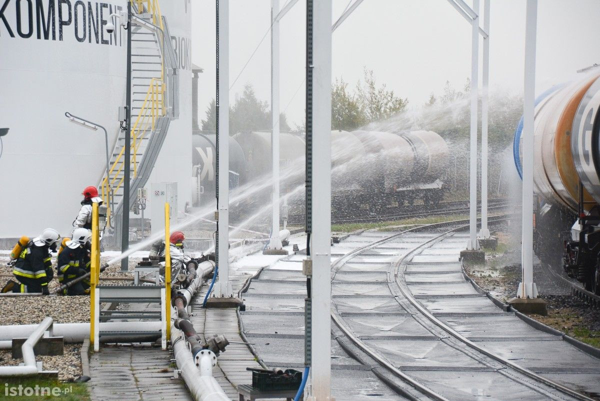 Wybuch na terenie bazy paliw Orlen. Poszkodowanego uratowali strażacy