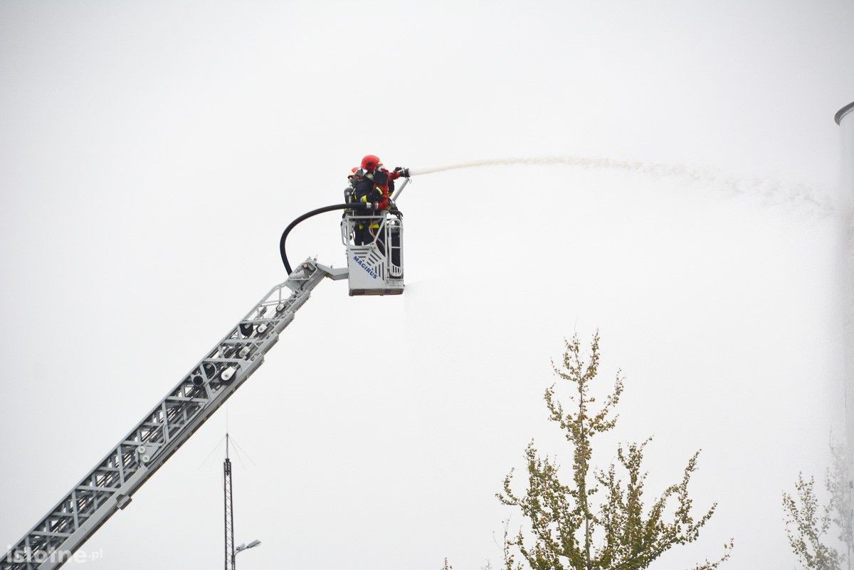 Wybuch na terenie bazy paliw Orlen. Poszkodowanego uratowali strażacy