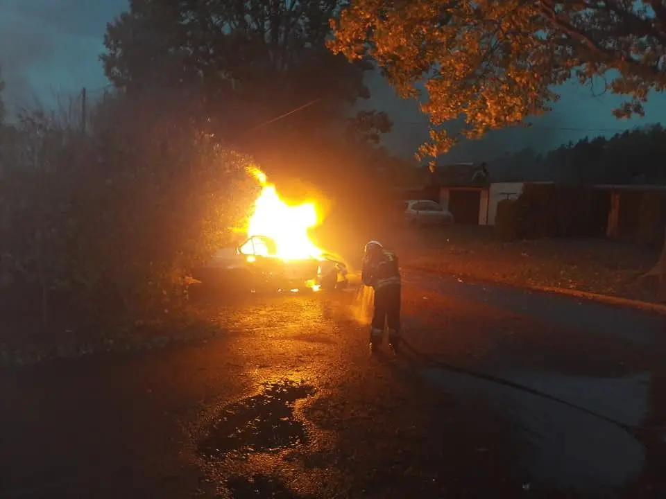 Samochód spłonął w Iwinach