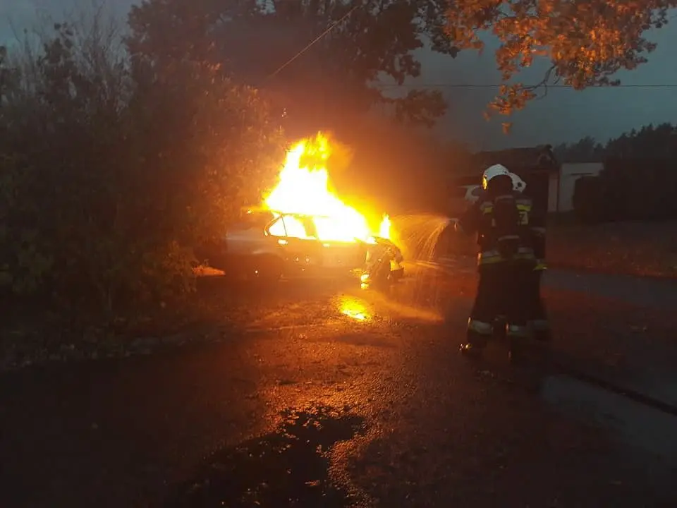Car burned down in Iwiny
