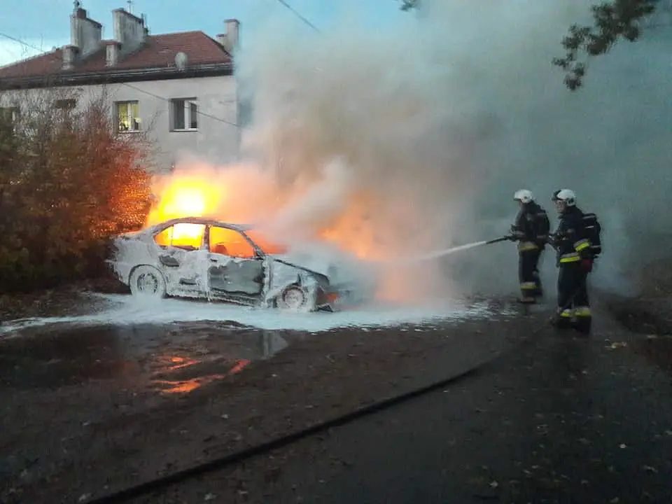 Автомобіль згорів в Івінах
