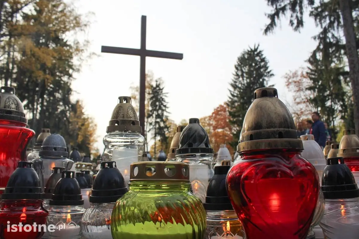 Bolesławianie odwiedzają groby swoich bliskich