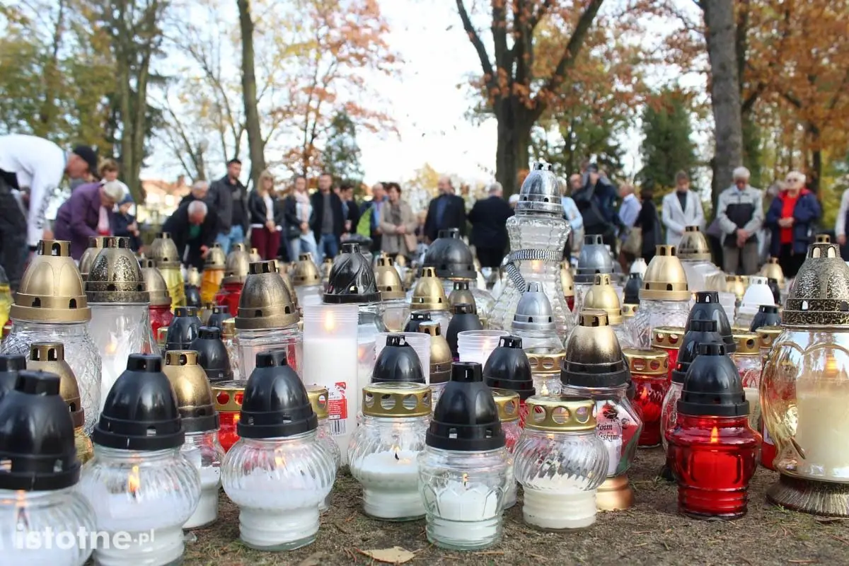 Bolesławianie odwiedzają groby swoich bliskich