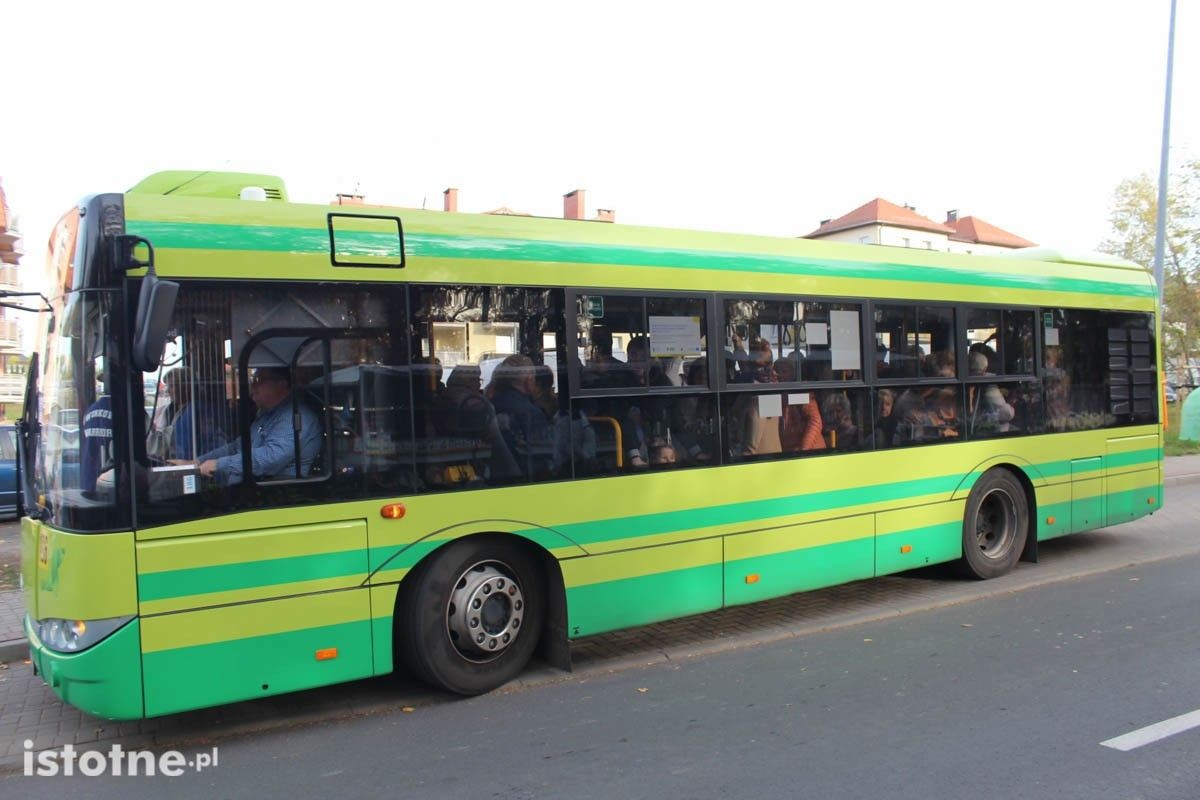 Bolesławianie odwiedzają groby swoich bliskich