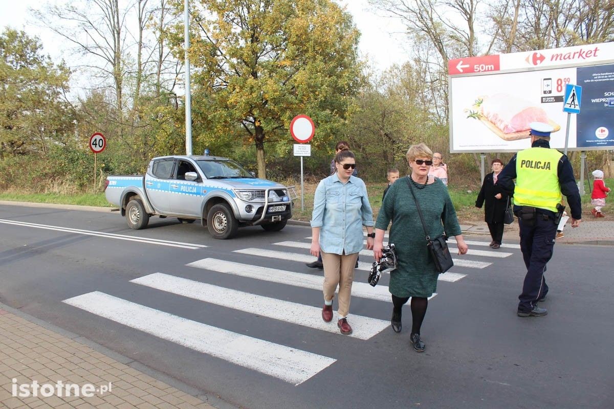 Bolesławianie odwiedzają groby swoich bliskich
