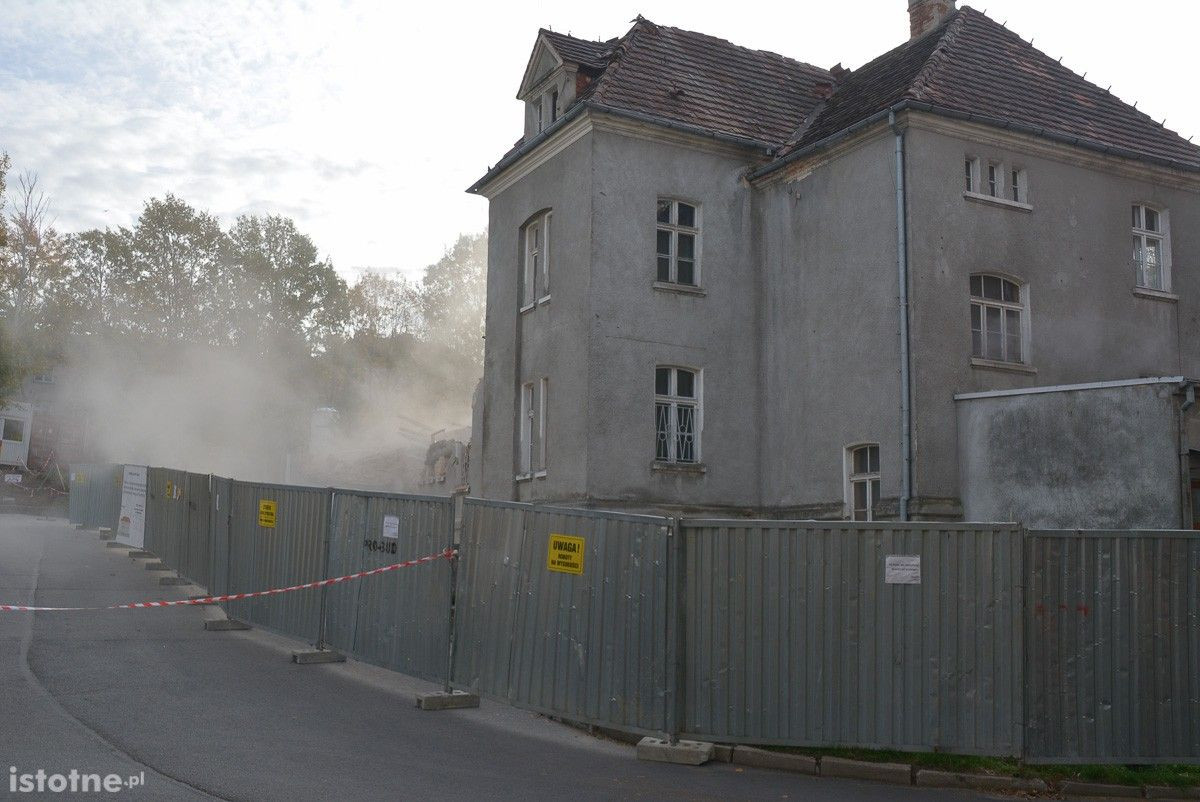 Burzą stary oddział zakaźny. Rusza budowa bloku operacyjnego w szpitalu powiatowym