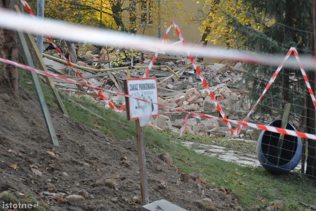 Burzą stary oddział zakaźny. Rusza budowa bloku operacyjnego w szpitalu powiatowym
