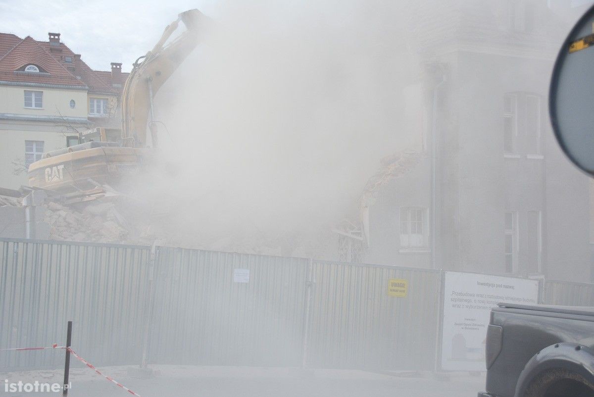 Burzą stary oddział zakaźny. Rusza budowa bloku operacyjnego w szpitalu powiatowym