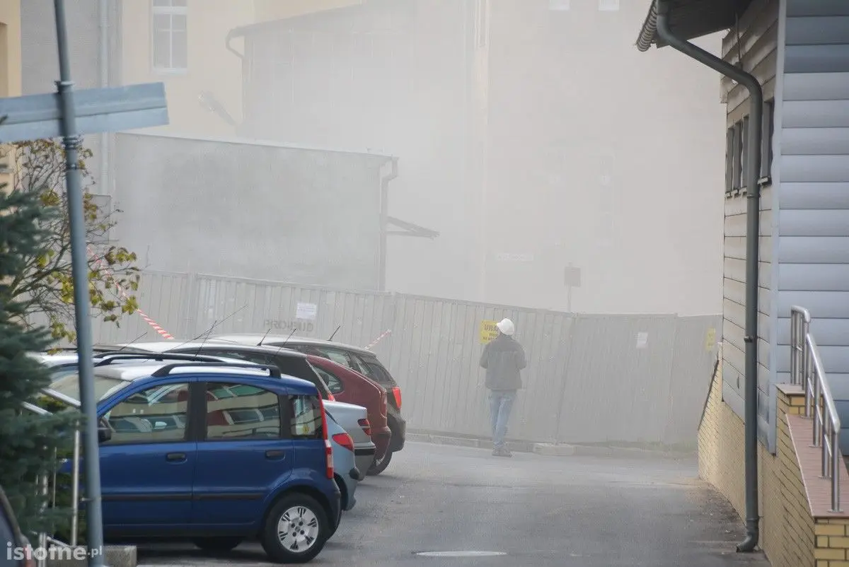 Burzą stary oddział zakaźny. Rusza budowa bloku operacyjnego w szpitalu powiatowym