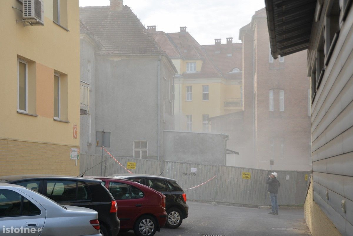Burzą stary oddział zakaźny. Rusza budowa bloku operacyjnego w szpitalu powiatowym