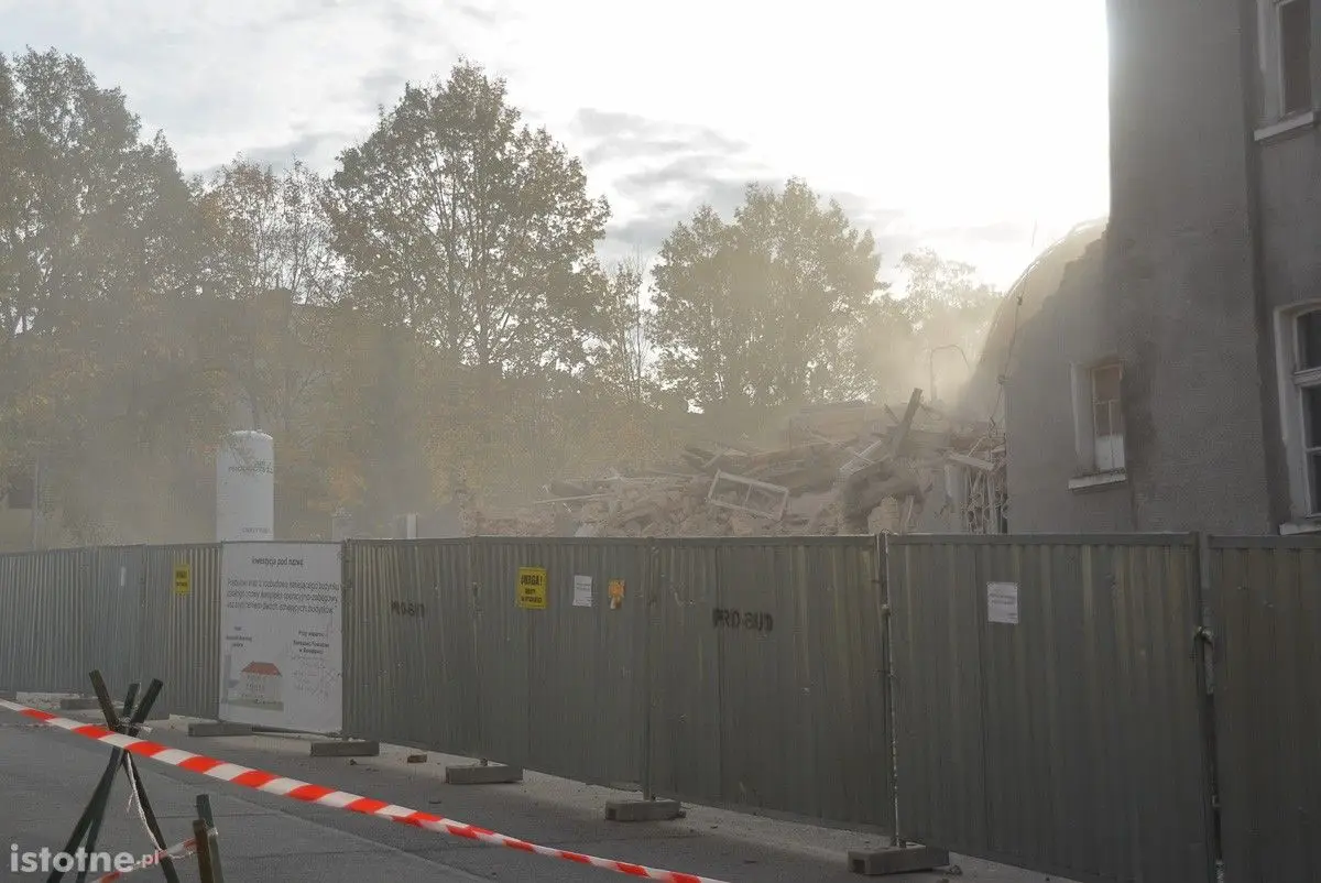 Burzą stary oddział zakaźny. Rusza budowa bloku operacyjnego w szpitalu powiatowym