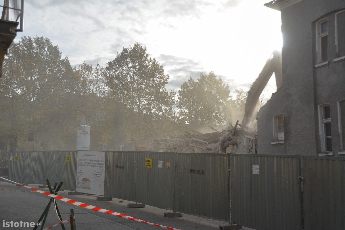 Burzą stary oddział zakaźny. Rusza budowa bloku operacyjnego w szpitalu powiatowym