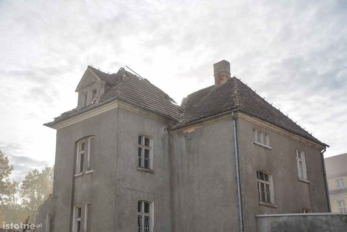 Burzą stary oddział zakaźny. Rusza budowa bloku operacyjnego w szpitalu powiatowym