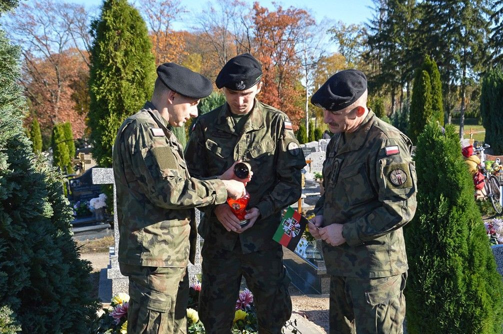Artylerzyści pamiętali o zmarłych kolegach i żołnierzach poległych na wojnie