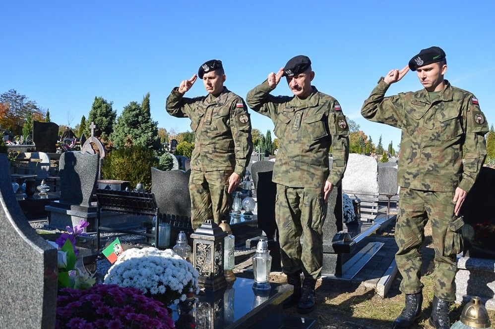 Artylerzyści pamiętali o zmarłych kolegach i żołnierzach poległych na wojnie
