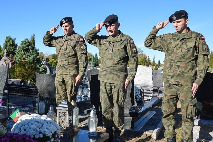 Artylerzyści pamiętali o zmarłych kolegach i żołnierzach poległych na wojnie