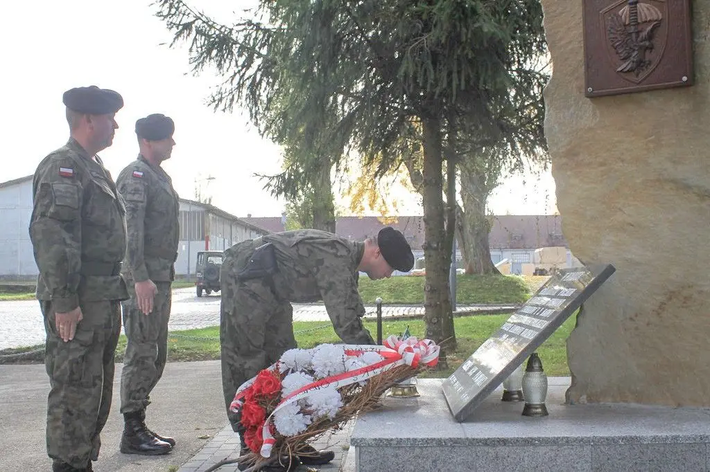 Artylerzyści pamiętali o zmarłych kolegach i żołnierzach poległych na wojnie